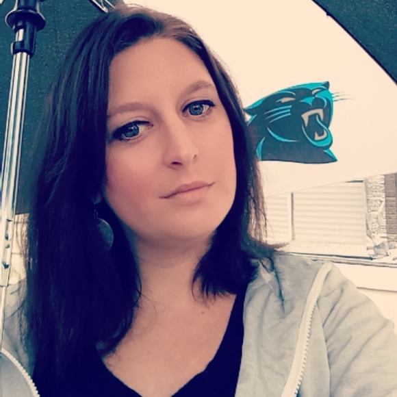 Meet your Posher, Laura - Picture 2 of 2